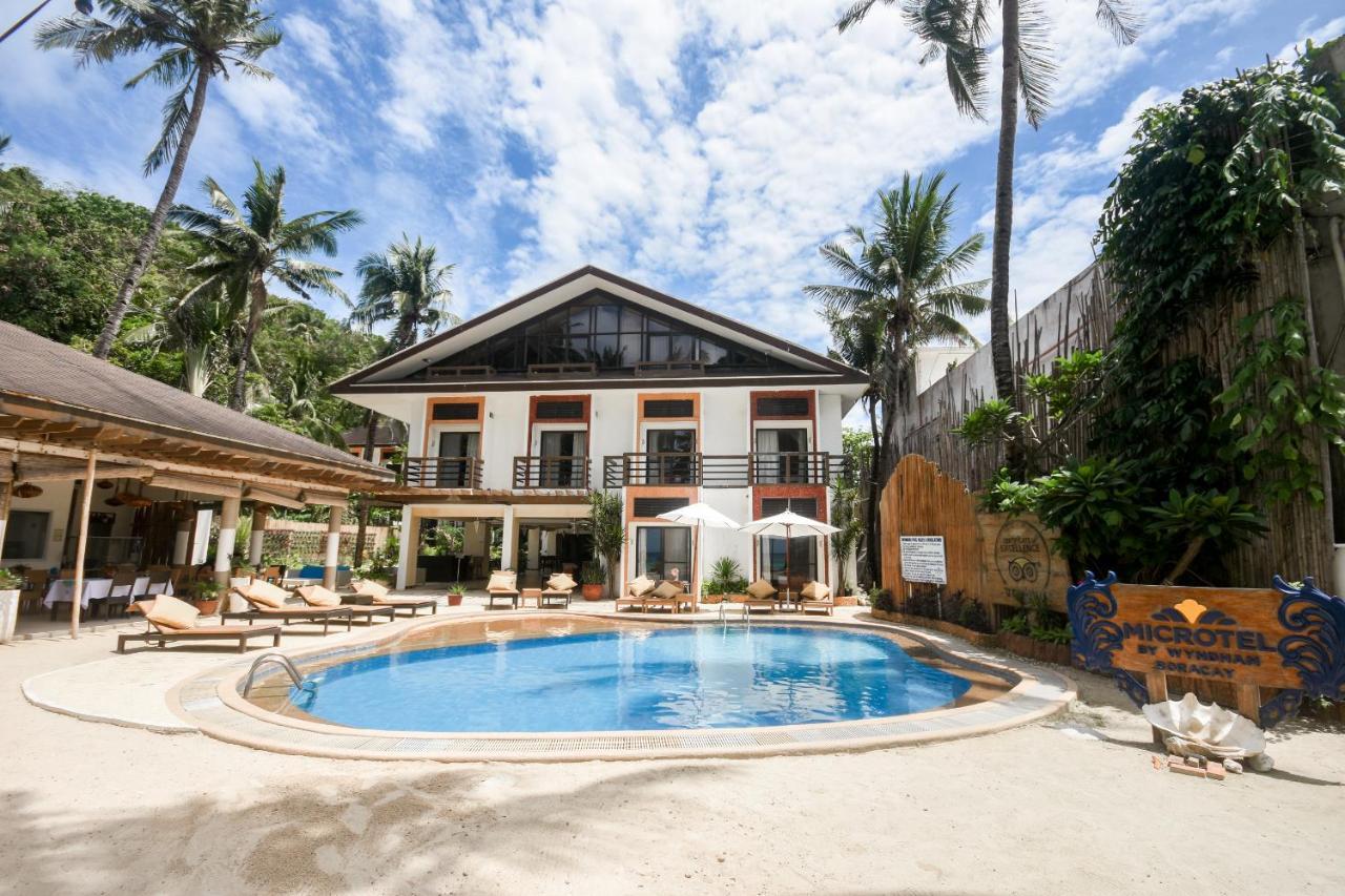 Microtel By Wyndham Boracay Balabag  Exteriör bild