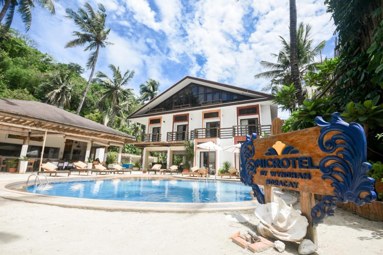 Microtel By Wyndham Boracay Balabag  Exteriör bild