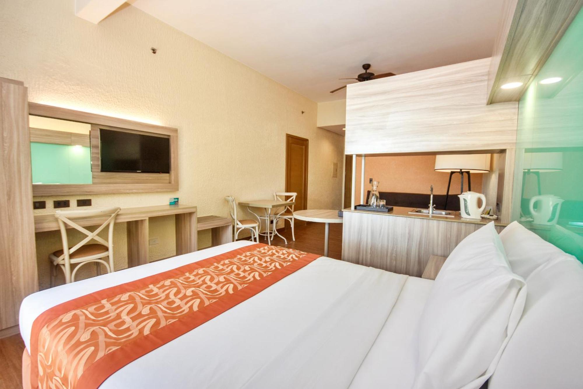 Microtel By Wyndham Boracay Balabag  Exteriör bild