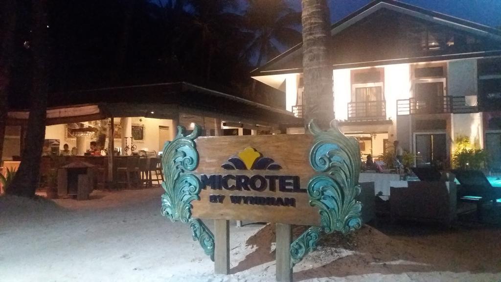 Microtel By Wyndham Boracay Balabag  Exteriör bild